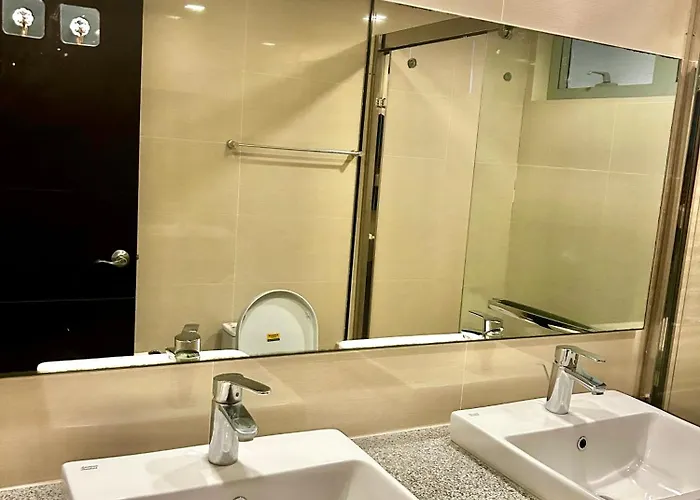 Rare Cut 177sqm 4br In Uptown Parksuites 2 Bgc *